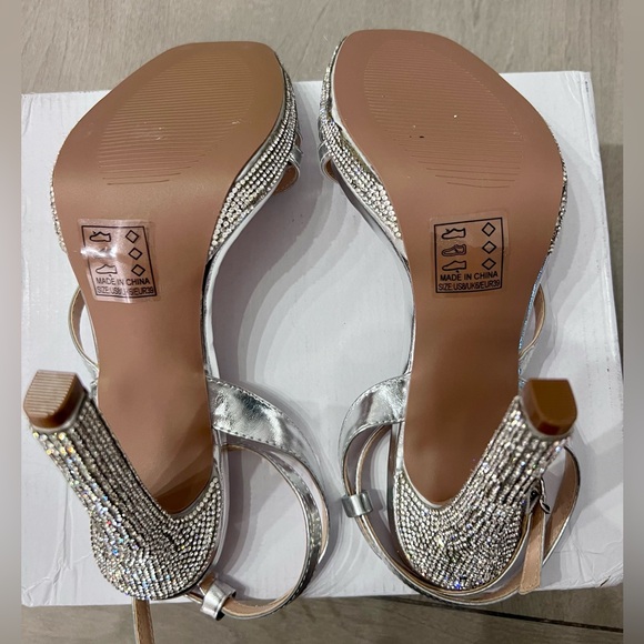 Beautiful silver heels - Picture 11 of 11